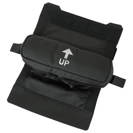M-Tac Horizontal Medical Pouch ROLL Elite rulle i sort med "UP" pil, lavet af Cordura 500D til montering på plate carrier.