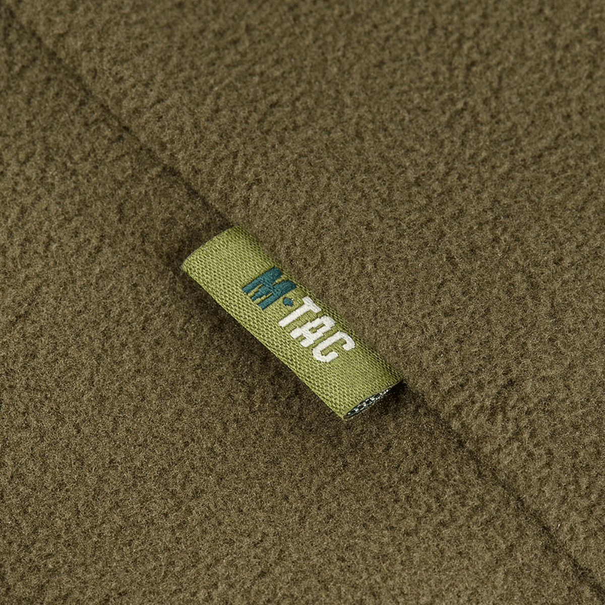 Nærbillede af M-Tac Delta Polartec Fleecejakke stof og mærke