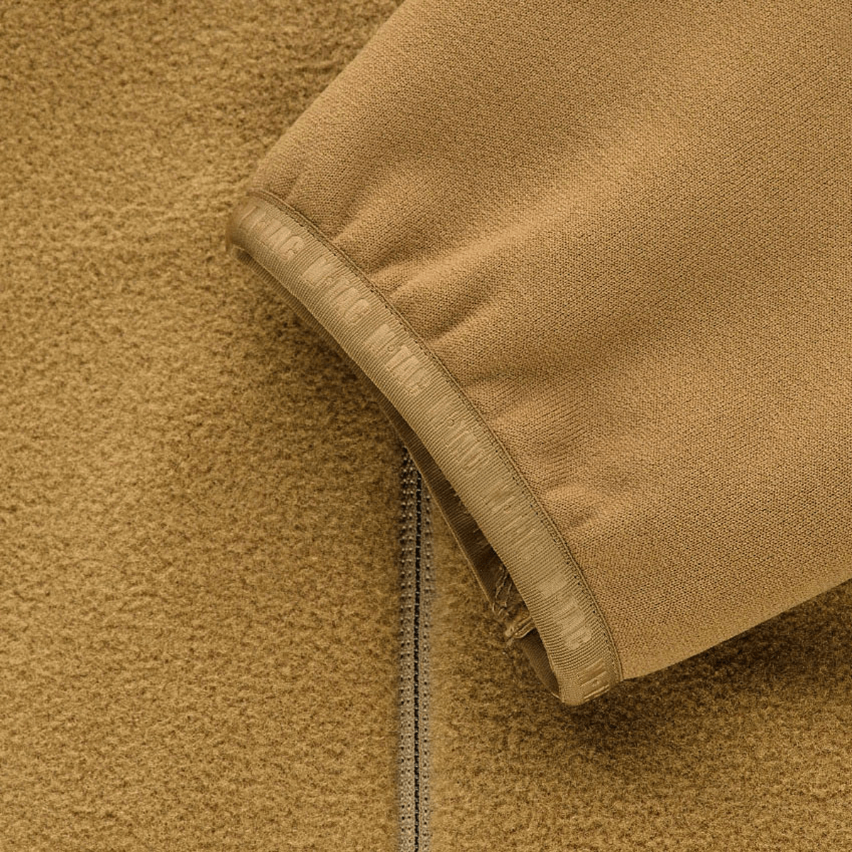 M-Tac Polartec Sport Fleecejakke med fokus på design og materiale, fremstillet af Polartec® 200 Series fleece for komfort og holdbarhed.