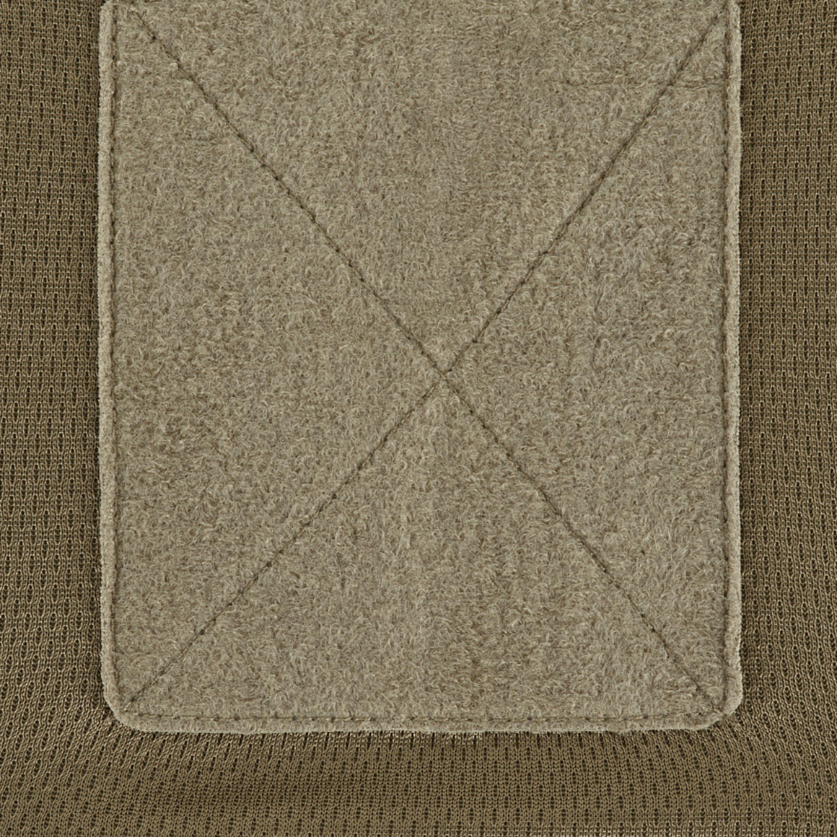 Nærbillede af M-Tac Athletic Tactical Gen.II T-shirt – funktionel t-shirt med robust syning og materiale i højtekno-polyester til aktiv brug