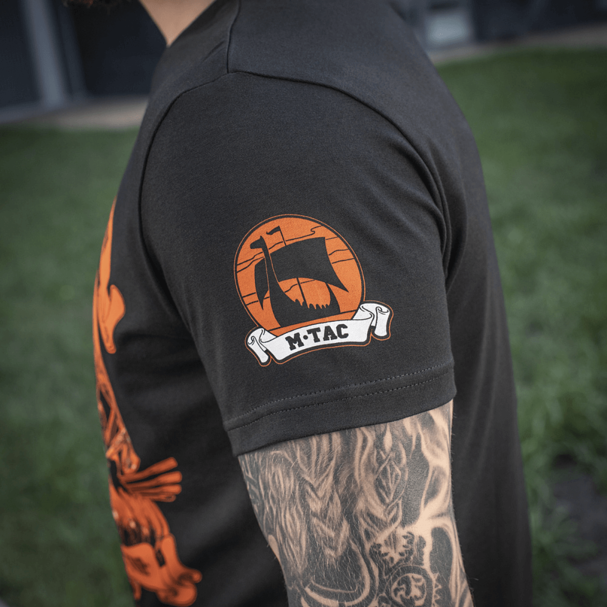 M-Tac T-shirt Black Sea Expedition med MagnaColours® print, 93% bomuld, 7% elastan, ideel til hverdag og aktiv livsstil.