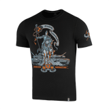 M-Tac T-Shirt Steel Knight med riddermotiv og ukrainske tanks, symboliserer styrke og mod, kortærmet trøje i blød, elastisk materiale.