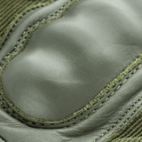 Detalje af M-Tac Handsker Assault Tactical Mk.4 med forstærket håndflade i ægte læder og kno pads til sikker pasform.