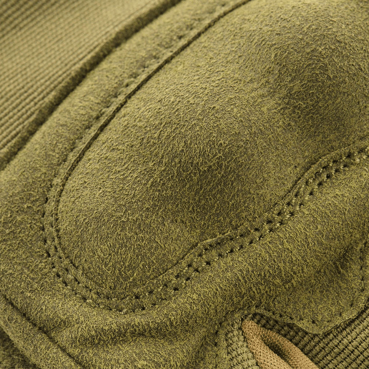 Nærbillede af M-Tac Handsker Assault Tactical Mk.5 med termoplastiske overlays på knoerne for skydning og taktisk brug.