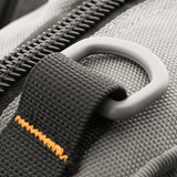 Nærbillede af M-Tac Urban Line City Patrol Taske med fokus på detaljeret lynlås og strop.