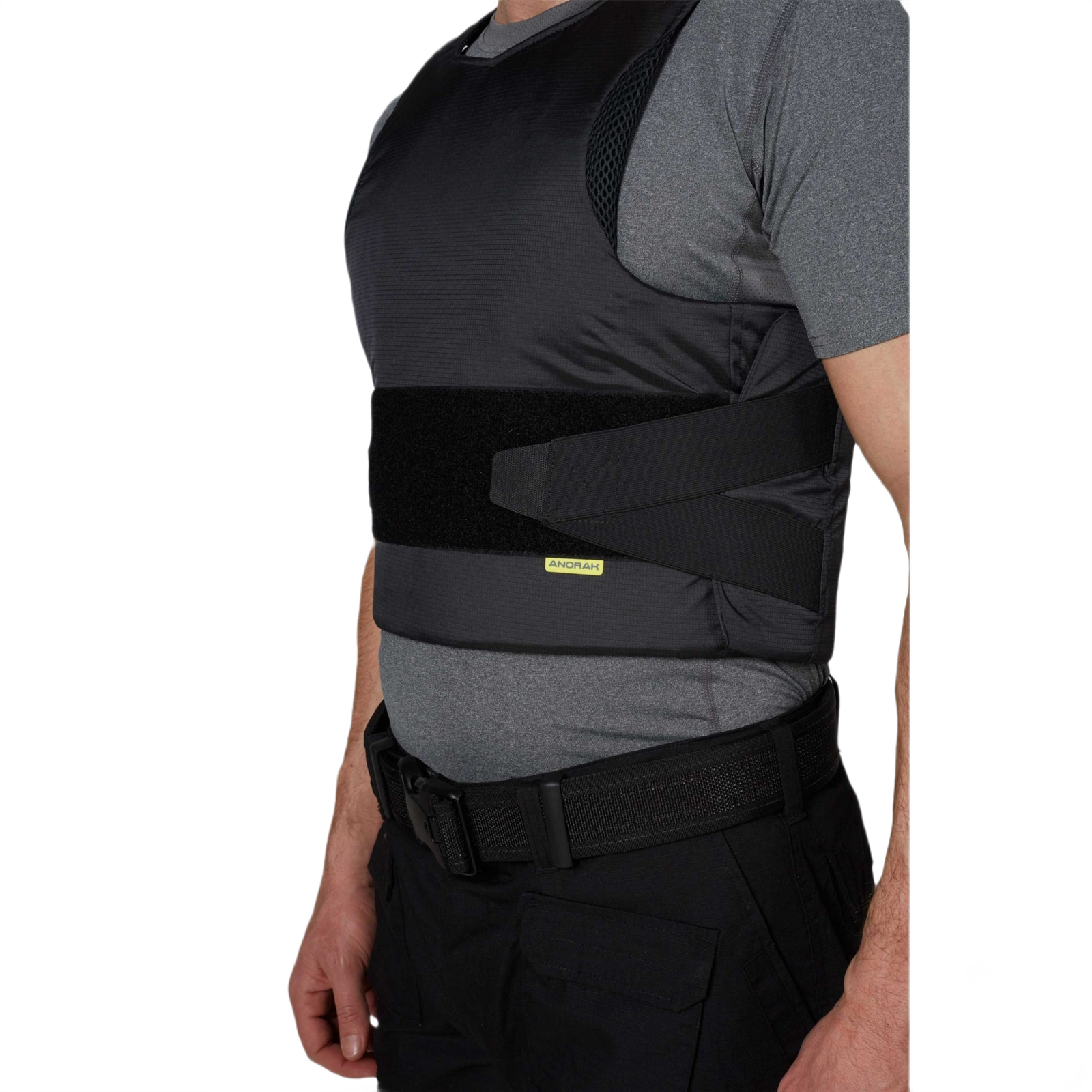 Anorak Concealable III Cover båret af mand, designet til skjult beskyttelse med RIP-STOP og Coolmax® materialer, let og komfortabel.