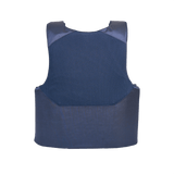 Anorak Concealable I Cover i blå med lav profil og justeringssystem, designet til skjult bæring og maksimal beskyttelse under tøj.