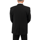 Mand i smoking jakke med Anorak VIP I Cover, der viser kropsdækning og diskret design til formelle lejligheder.