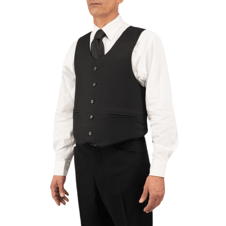 Anorak VIP I Cover - herre iført sort jakkesæt vest til kropsdækning og lav synlighed, set fra siden.