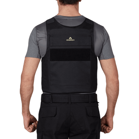 Anorak Titanium® Duty I Stik & Skudsikker Vest, sort Level IIIA skudsikker vest set bagfra med justerbare stropper til politibetjente og sikkerhedspersonale.