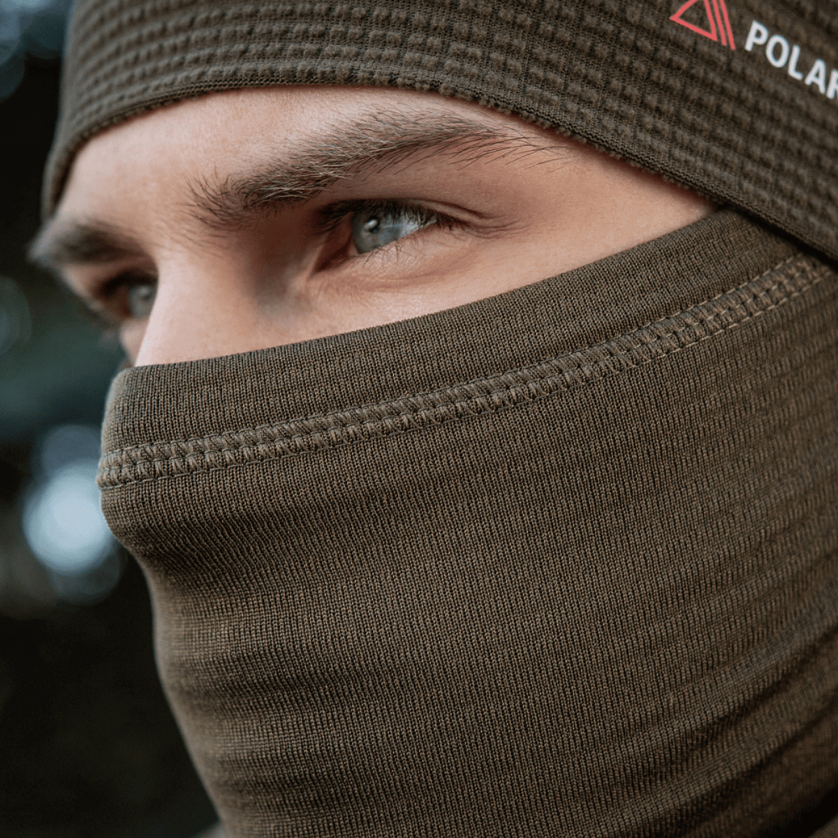 M-Tac Tube Scarf Polartec Power Grid halsrør der bruges som ansigtsmaske, varm og åndbar beskyttelse mod kulde.