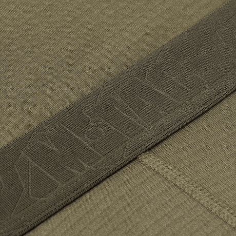 Nærbillede af M-Tac Fleece Termobukser Delta Level 2 Lady med fokus på fleece tekstur og syninger, komfortable til vinterbrug.