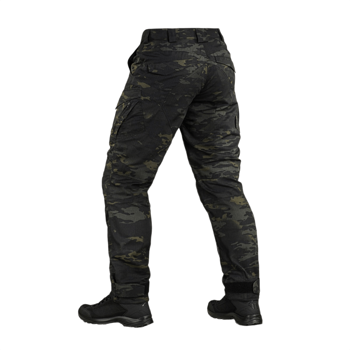 M-Tac Aggressor Elite Nyco Extreme Bukser i Black Multicam®, designet til taktisk brug med let og slidstærkt materiale, set bagfra.