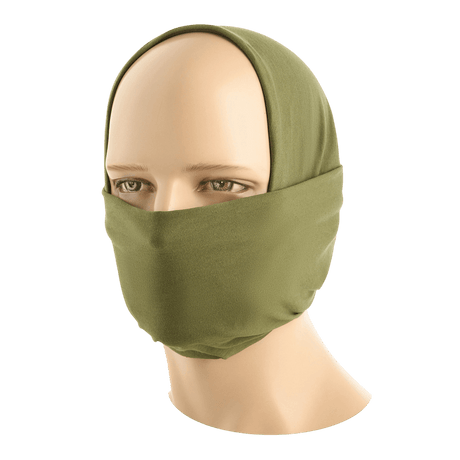 Model iført en grøn M-Tac Bomuld Tube Scarf som balaclava, lavet af 100% bomuld, multifunktionelt og hurtigtørrende tilbehør.