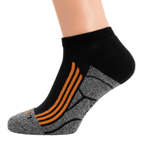 M-Tac Coolmax 35% Sokker Outdoor designerstrømpe til outdoor-aktiviteter, med fugttransporterende Coolmax® fiber, sort og orange design.