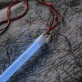 M-Tac Glow Stick 15 cm lyser op på et kort. Perfekt til mørke områder og signalering, fungerer uden elektricitet, op til 24 timers varighed.