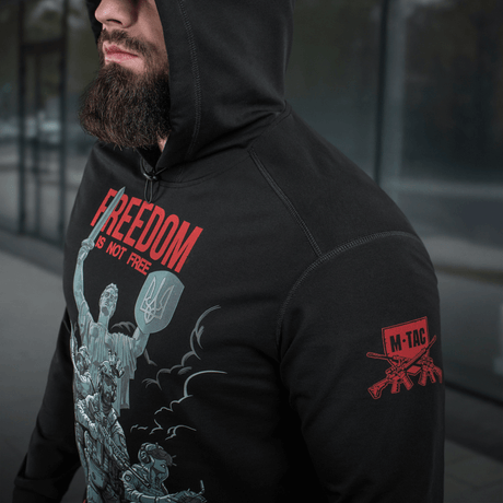 M-Tac Hoodie Freedom med militærinspireret design og justerbar hætte, ideel til hverdagsbrug og friluftsliv. Bomuld med elastan.