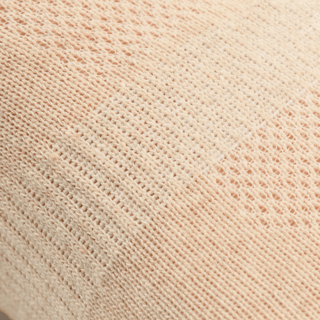 Nærbillede af M-Tac Let Sommersokker i åndbart materiale til løb og udendørs aktiviteter i sommervejr.