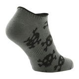 M-Tac Let Sommersokker Pirate Skull i grå med dødningehoveder design, ergonomisk pasform til løb og udendørs aktiviteter i varmt vejr.