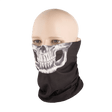 M-Tac Let Tubehalstørklæde Reaper Skull båret som støvmaske, perfekt til airsoft og cykling, let og multifunktionelt.