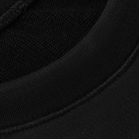 Nærbillede af M-Tac Level I Polartec Thermal Shirt i Power Dry® materiale med flade sømme.