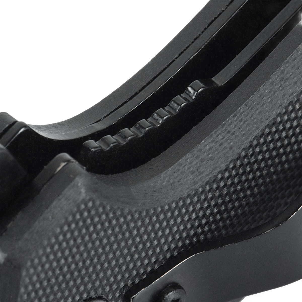 Detaljebillede af M-Tac Outdoor & Militær foldekniv - Type 5 med skridsikkert G10-komposit greb.