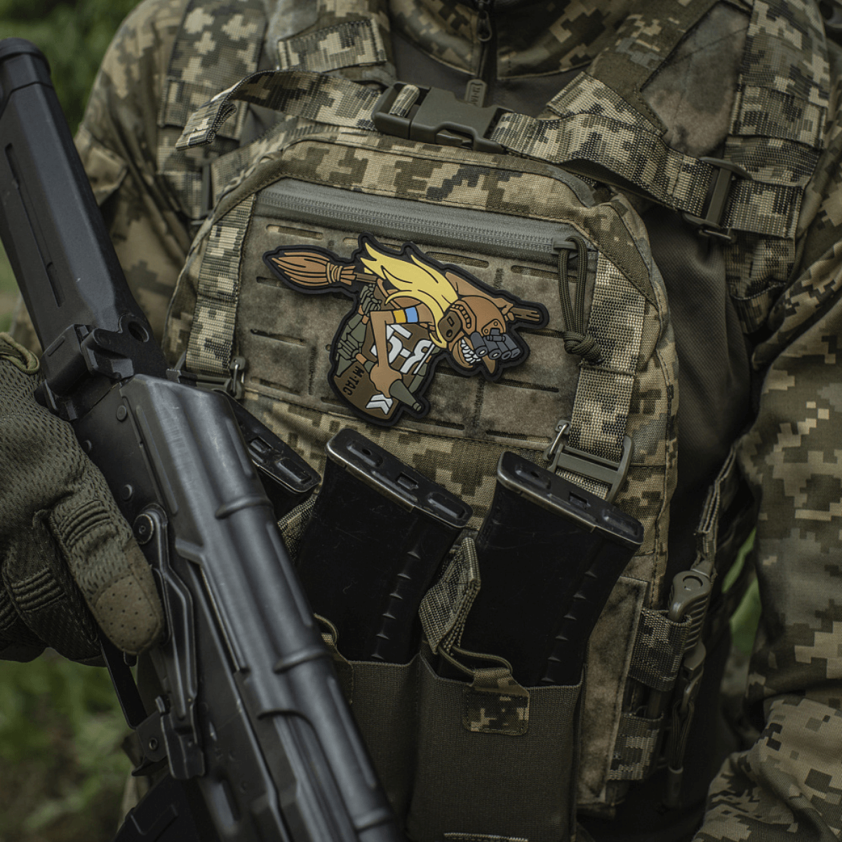 M‑Tac Patch Baba-Yaga Horizontal PVC-patch på militæruniform med 3D-effekt og natoptik, fastgjort med velcro.