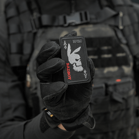 M-Tac Patch Bad Boy (Broderi) i Cordura 500D med kanin kranium, Ace of Spades motiv, fastgøres med velcro, symboliserer mod og frihed.