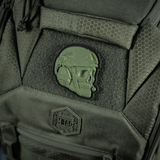 M-Tac Patch Operator 3D PVC morale patch med realistisk design og Velcro, fastgjort på taktisk taske, størrelse 6 x 7 cm.