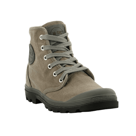 M-Tac Sneakers i klassisk design med 6 metalliserede snørehuller, bred polyester snøre og vulkaniseret gummisål, perfekt til udendørs brug.