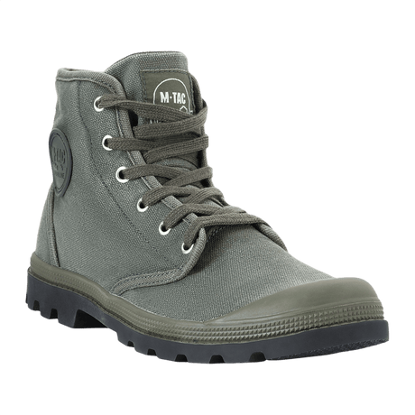 M-Tac Sneakers i militærgrøn farve med klassisk og funktionelt design, ideel til udendørs aktiviteter og sport.
