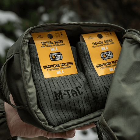M-Tac Sokker Mid Calf Mk.4 i en taske, ideelle til trekking og aktiv brug med polstrede områder og thermozoner.