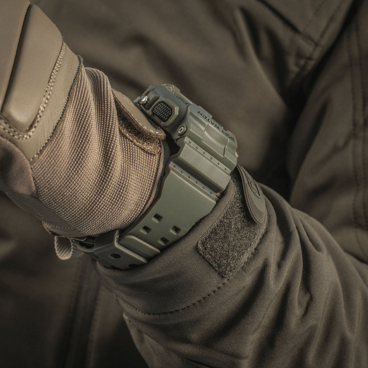 M‑Tac Sport Ur med solidt polycarbonat urkasse og sort silikonerem, perfekt til outdoor-aktiviteter og sportsentusiaster.