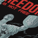 M-Tac T-Shirt Freedom med print af ukrainsk militær og modstandsikoner, skjold og sværd som symboler på beskyttelse og frihed.