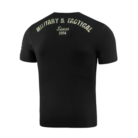 M-Tac T-Shirt Logo med militær og taktisk slogan, camouflageprint, ikonisk logo og brandhistorie siden 2014.