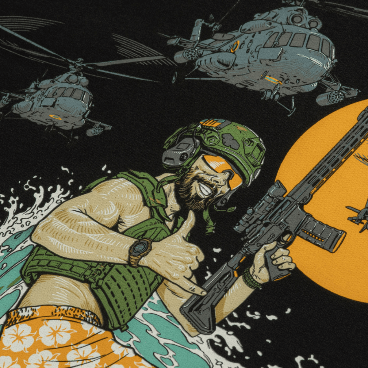 M-Tac T-Shirt Surf Club - Temaheldt på surfbræt med AR-15 og helikoptere, inspireret af ukrainske operationer og ikoniske filmscener.