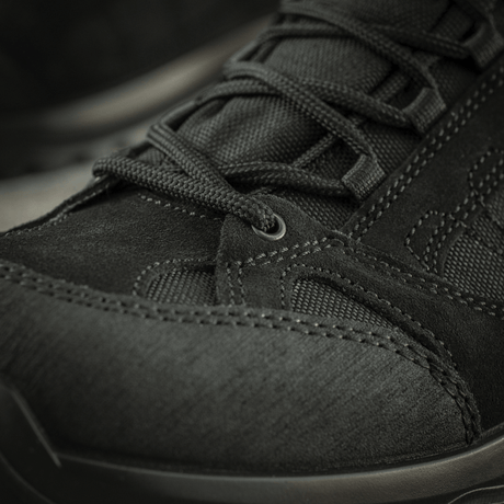 Nærbillede af M-Tac Taktiske Demi-Season Støvler Pro Line med holdbart suede og Cordura, designet til taktiske opgaver og vandring.