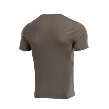 M-Tac T-shirt 93/7 bagfra i elastisk og holdbart materiale, velegnet til hverdags- og aktiv brug. 93% bomuld, 7% elastan.