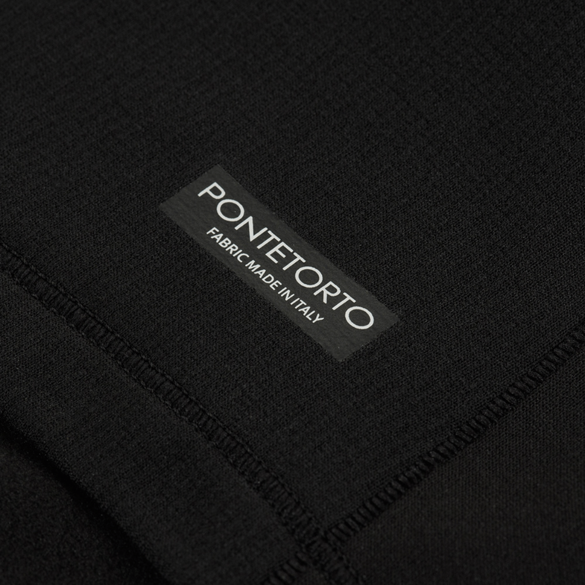 Close-up af M-Tac Vinter Baselayer Thermo Shirt lavet af Pontetorto fleece.