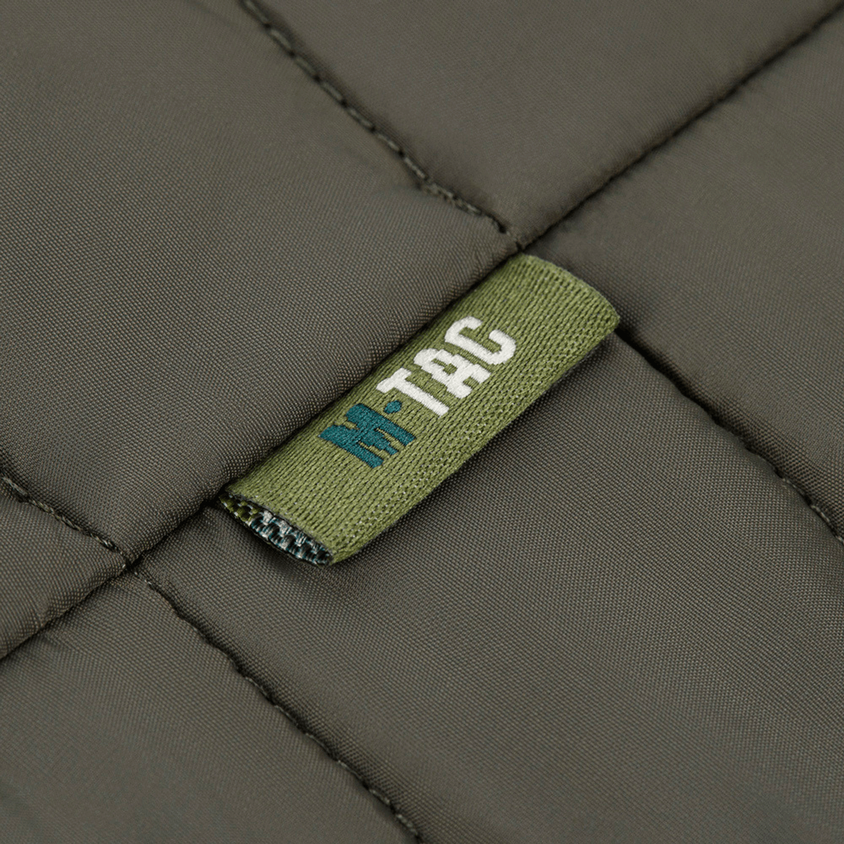 M-Tac Vytyaz Primaloft Vest nærbillede af logo og stofdetalje