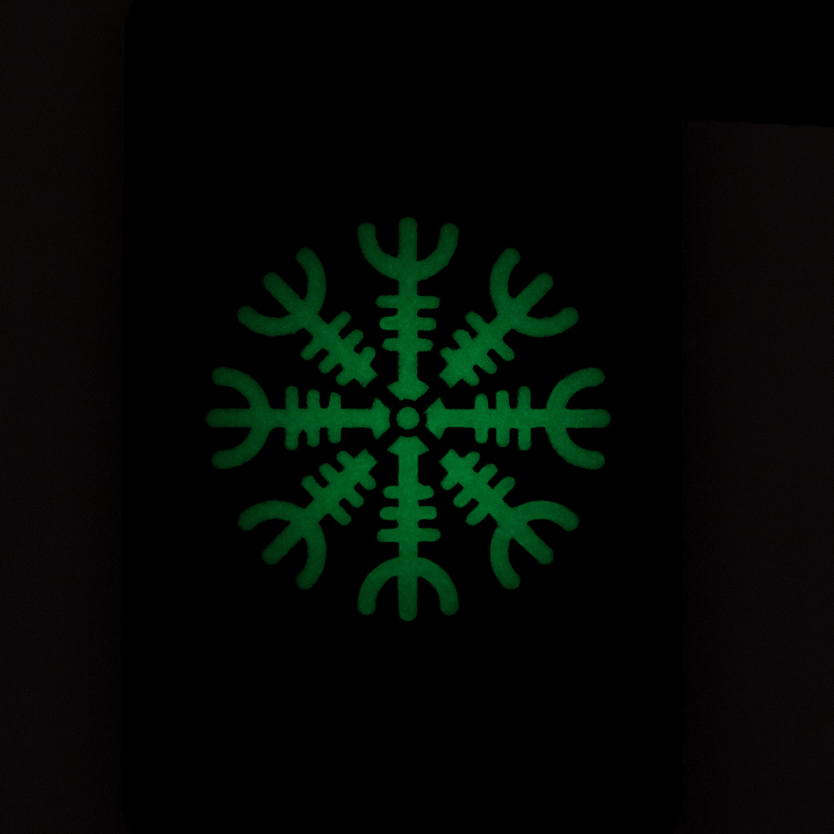 M-Tac Patch Helm of Horror Vandret Laser Cut i mørke, viser grønt ægishjálmur design. Ideel til uniform, taske eller taktisk udstyr.