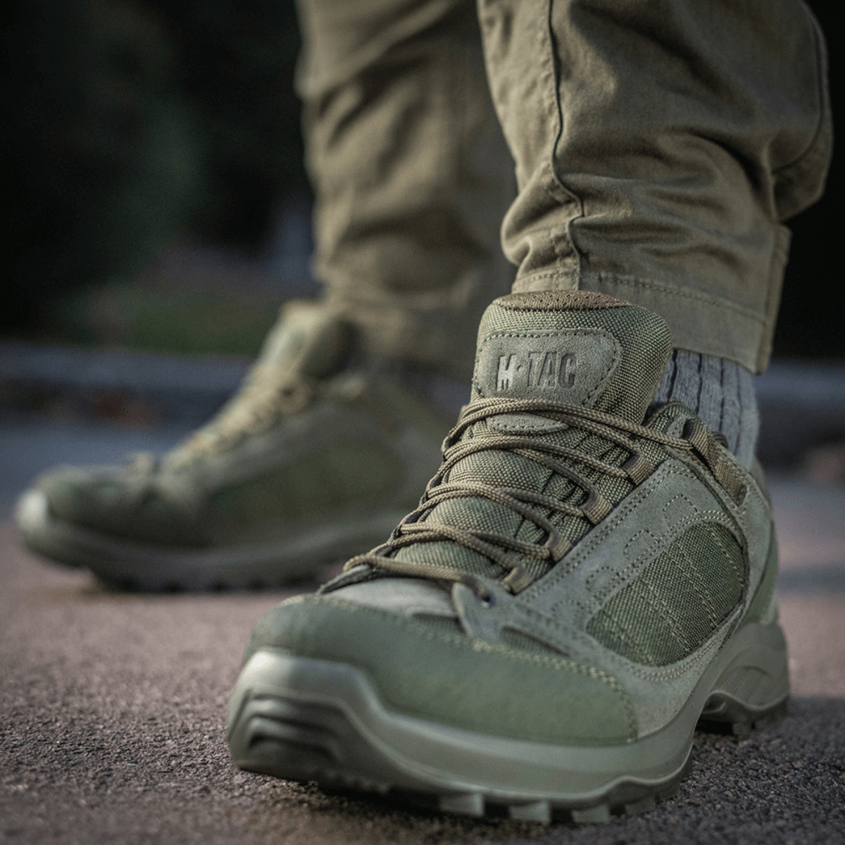 Tactical Sneakers Demi-Season – Let og komfortabel til trekking og outdoor, i naturlæder og Cordura, set på fod udendørs