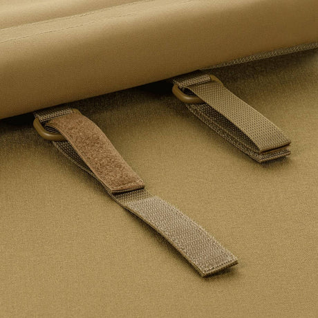 M-Tac taske til Bundeswehr liggeunderlag med velcro-stropper og MOLLE-system tilbehør i beige farve.