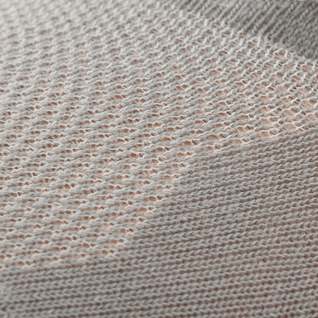 Nærbillede af åndbart materiale på M-Tac Let Sommersokker designet til løb og udendørs aktiviteter i varmt vejr.