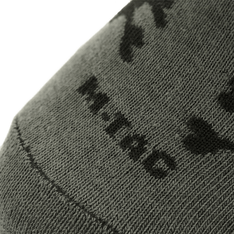 Nærbillede af M-Tac Let Sommersokker Pirate Skull med ergonomisk pasform, perfekt til sport i varmt vejr.