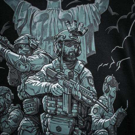 Militærinspireret design på M-Tac Hoodie Freedom med taktiske figurer, ideel til friluftsliv og hverdag.