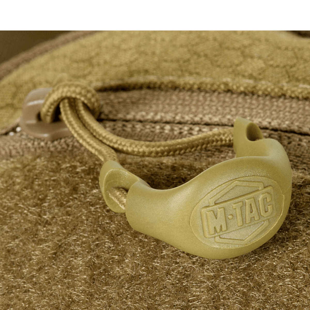 Nærbillede af lynlåstræk på M-Tac Bat Wing Taske Elite Hex.