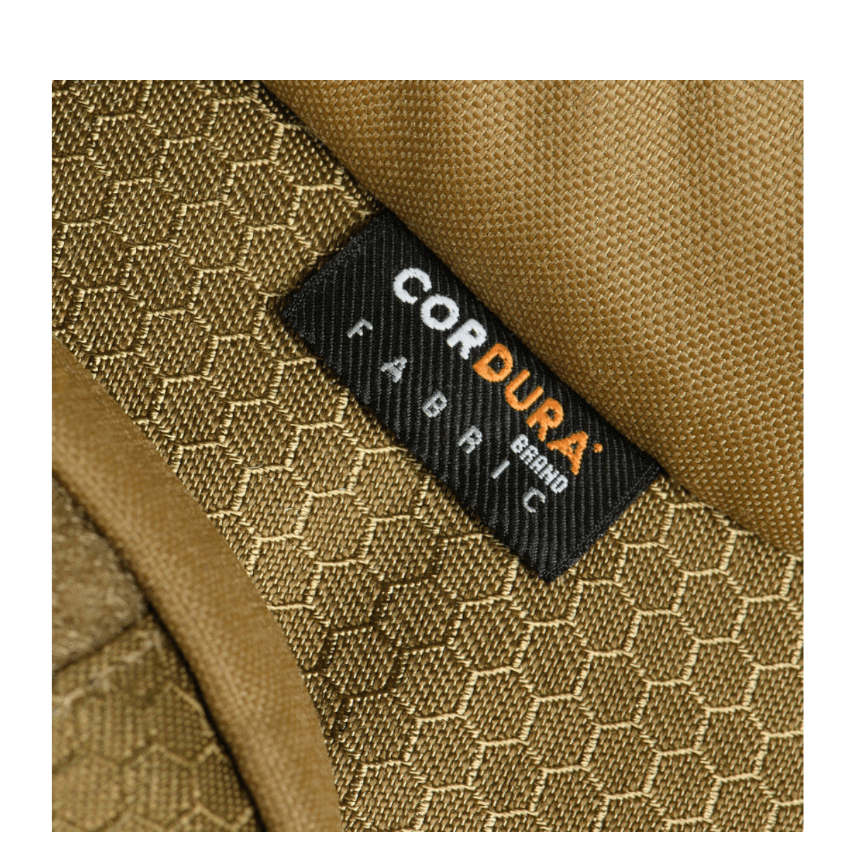 Nærbillede af M-Tac Bat Wing Taske Elite Hex med slidstærkt Cordura Hex materiale og Cordura brandmærke.