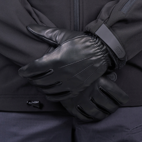 EA V.I.P snitsikre handsker set tæt på model